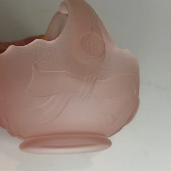 Vintage 1980s Lenox Imperial Pink Frosted Satin Glass Buttons & Bow Basket 5" - Picture 2 of 10
